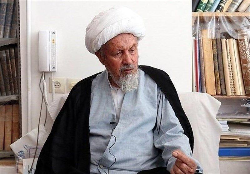 مروری کوتاه بر زندگی آیت الله مومن