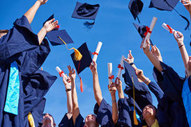 ذوق زدگی عجیب یک دانشجو در جشن فارغ التحصیلی، کار دستش داد!