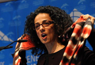 مسیح علینژاد در خارج از کشور هم سنگ روی یخ شد