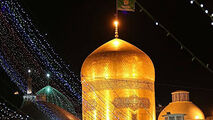خادمینی که خود را برای پذیرایی از زائران امام رئوف آماده کرده اند