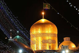 خادمینی که خود را برای پذیرایی از زائران امام رئوف آماده کرده اند