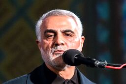 هدیه سردار سلیمانی به مادر شهید مدافع حرم