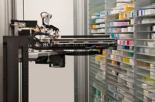 نحوه کار اولین داروخانه رباتیک کشور در ارومیه 