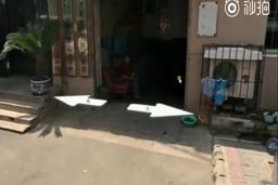 عکس جالبی که جوان چینی از پدر متوفای‌ خود پیدا کرد!