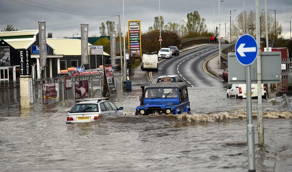 سیل ساکنان لندن را شگفت‌زده کرد