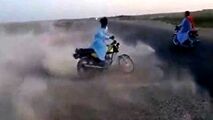 تصادف دردناک حین انجام حرکات نمایشی با موتور