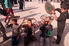 کودکان عراقی پذیرای زائران اربعین!