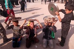 کودکان عراقی پذیرای زائران اربعین!
