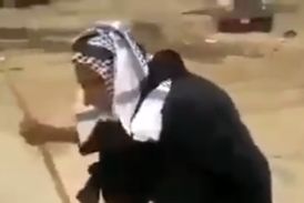 داستان پیرمرد قد خمیده‌ای که ۳۰۰ کیلومتر راه را تا کربلا طی کرد!