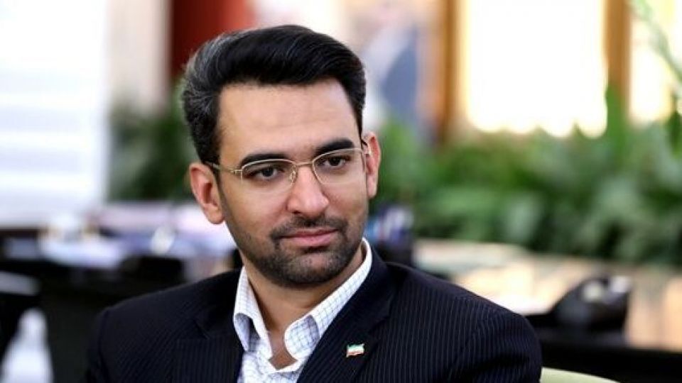 واکنش وزیر ارتباطات به شوخی کاربران با طراحی لباس فضانوردی 