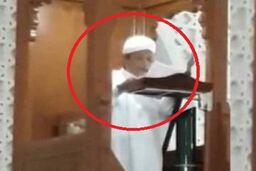 لحظه مرگ امام جماعت حین سخنرانی روی منبر