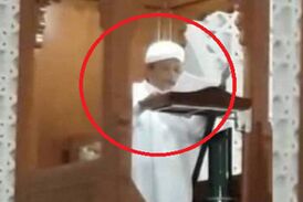 لحظه مرگ امام جماعت حین سخنرانی روی منبر
