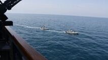 سپاه پاسداران منتشر کرد:تصاویر رصد ناو آمریکایی در خلیج فارس توسط ۱۱ قایق تندروی ایرانی