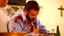 حمله مار، کشیش را روانه بیمارستان کرد!