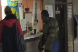 وقتی هالک شگفت انگیز به مترو می رود!