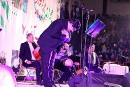 استقبال بی نظیر از کنسرت سالار عقیلی در بین مردم زلزله زده سرپل ذهاب