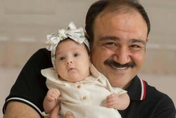 مکافات دندان درآوردن دختر آقای بازیگر