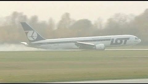 مهارت خلبان هواپیمای بوئینگ ۷۶۷ در فرود بدون چرخ