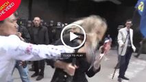حمله به زن خبرنگار حین پخش زنده تلویزیونی!