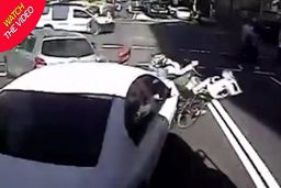 صحنه وحشتناکی که راننده در یک چهار راه رقم زد!