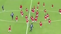 فوتبال بازی کردن سه فوتبالیست حرفه‌ای با ۱۰۰ کودک!