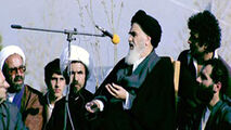 لحظه فرود بالگرد امام خمینی‌(ره) در بهشت زهرا(س) 