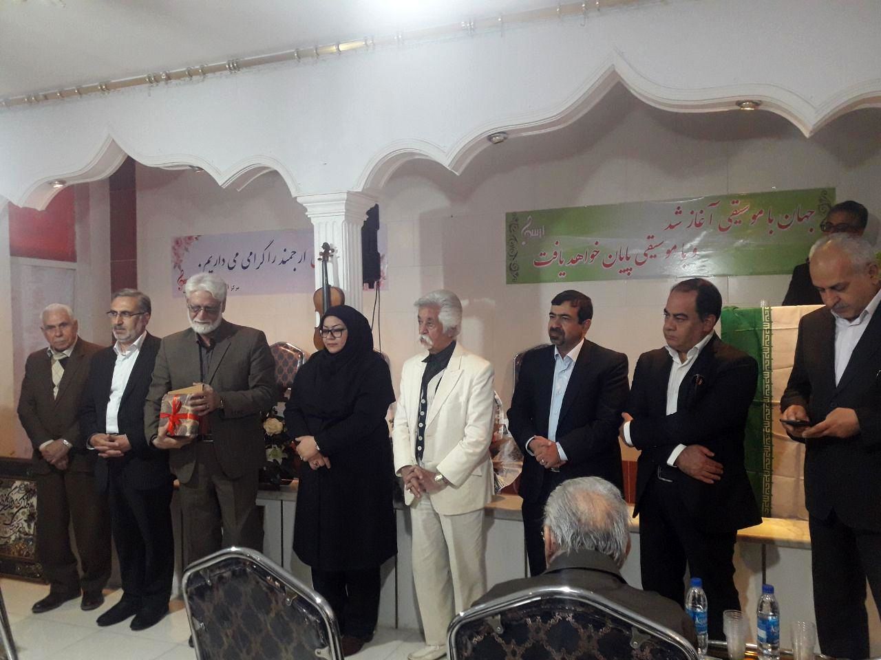 تجلیل از استاد غلامرضا نوری علا مدیر مسئول روزنامه نقدحال
