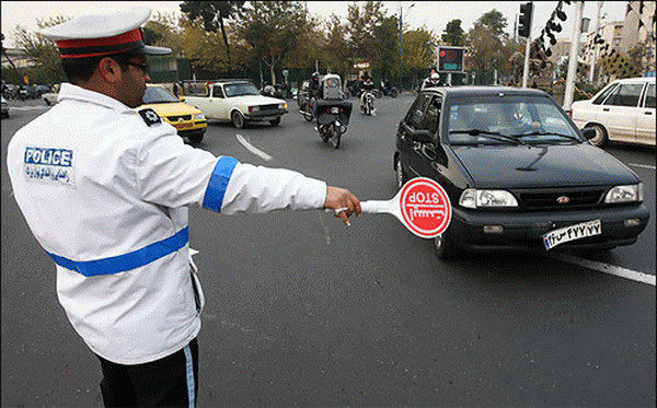 ازخودگذشتگی سرباز وظیفه راهنمایی و رانندگی برای اعمال قانون راننده متخلف!