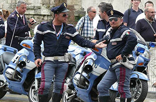 وقتی هشت مامور پلیس ایتالیا از عهده یک نفر برنمی‌آیند