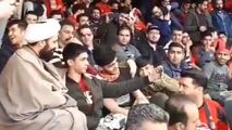 برخورد جالب هواداران تراکتورسازی با یک طلبه در ورزشگاه