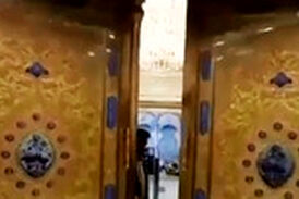  لحظه باز شدن درهای حرم امام حسین(ع)