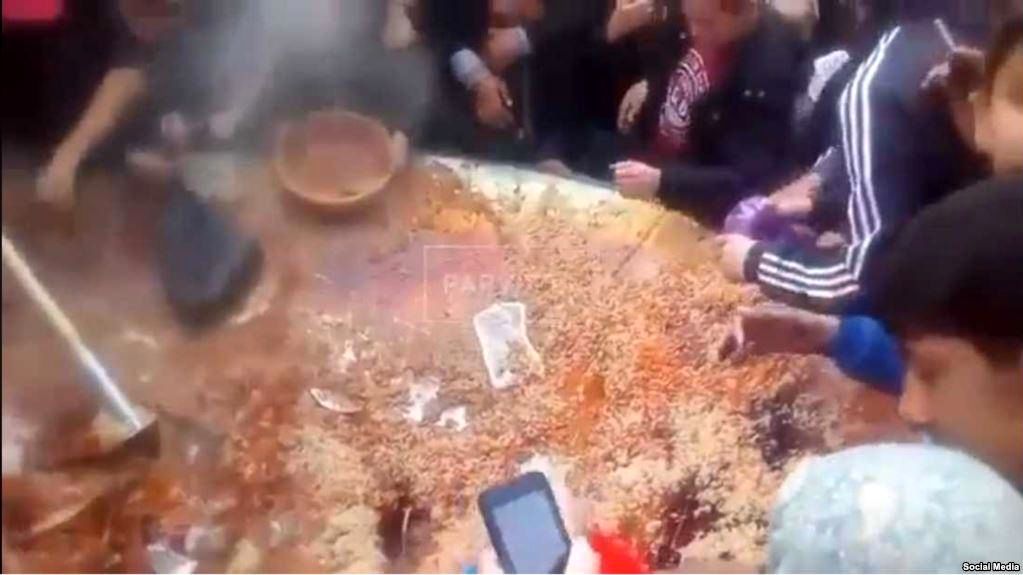 جنگ بر سر غذا در جشنواره پلو خوران تاجیکستان!