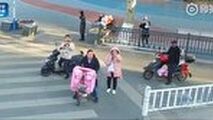 راهکار پلیس چین برای تذکر به شهروندان برای استفاده از ماسک! 