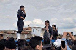 سردار آزمون برای کمک به سیل‌زدگان گلستان رخت جهادی به تن کرد