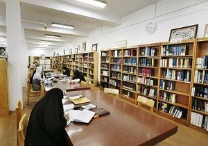 حال و هوای کتابخوانی در کتابخانه ای در دل یک روستا