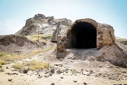  قلعه تاریخی اشکانیان توسط معتادان متجاهر تصرف شد