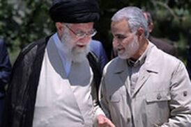  شعرخوانی تاثیرگذار سردار سلیمانی از سروده‌های یکی از شاعران دیدار رمضانی رهبر انقلاب