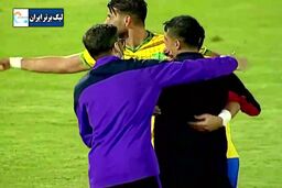 
شادی بازیکنان صنعت نفت پس از برد برابر پرسپولیس
