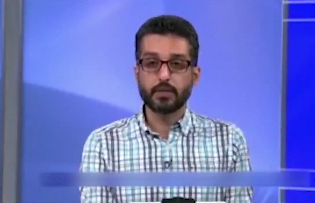مجری شبکه صدای آمریکا برای ضایع نشدن ریشه برنامه‌اش را زد!
