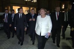روسی صحبت کردن مرکل با پوتین در حاشیه نشست استانبول