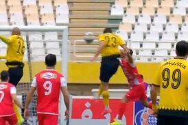 گل اول سپاهان به پرسپولیس با ضربه سر زیبای محمد مهدی محبی