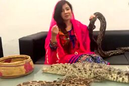 تهدیدات دردسرساز خواننده زن علیه نخست وزیر هند