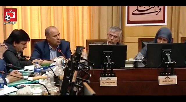 خط و نشان کشیدن تاج برای خبرنگاران