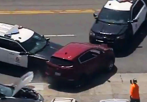 اقدام عجیب پلیس برای متوقف کردن خودروی فرد سارق