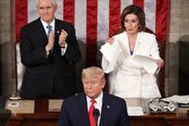 حاشیه‌های پررنگ‌تر از متن در نطق سالانه ترامپ در کنگره