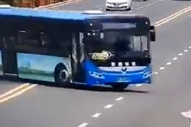 حادثه مرگبار سقوط اتوبوس مدرسه به داخل مخزن
