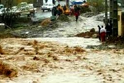 جاری شدن سیل در منطقه گردشگری تنگه واشی