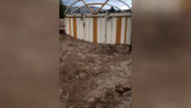 خانه‌هایی که تا سقف در گِل فرو رفتند