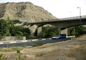 سلفی خطرناک پسر جوان بر روی پل چالوس