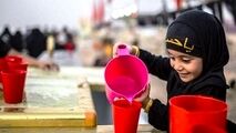 مهمان‌نوازی کودک خردسال از زائران اربعین حسینی